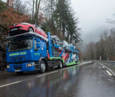 Renault Trucks D Wide car carrier
